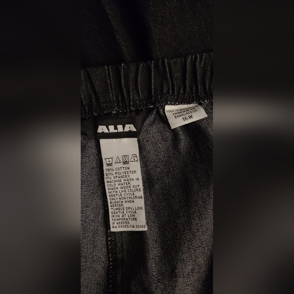 🌊NWT🌊 Alia Plus Size Black Denim Pull-On Pants - Size 16W Women⚘⚘ - Picture 3 of 5